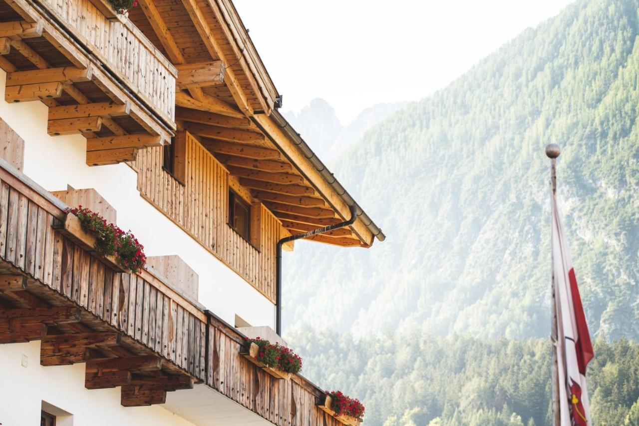 Der Dolomitenhof - Tristach Lienz Exterior photo